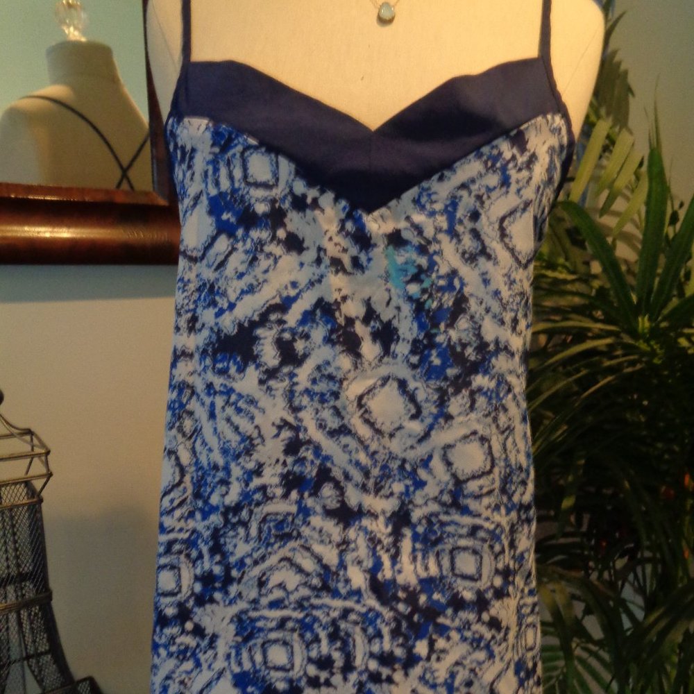ROMEO & JULIET COUTURE Blue Turquoise Abstract Design Tank Size Large